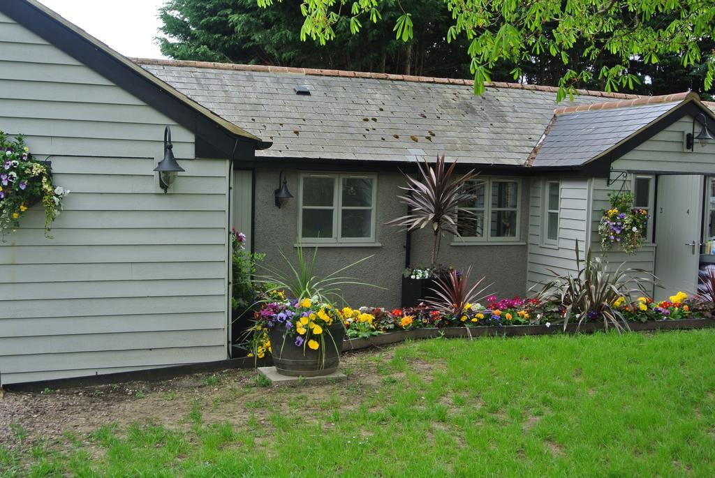 The Crown Pub, Dining & Rooms Henlow Exterior photo